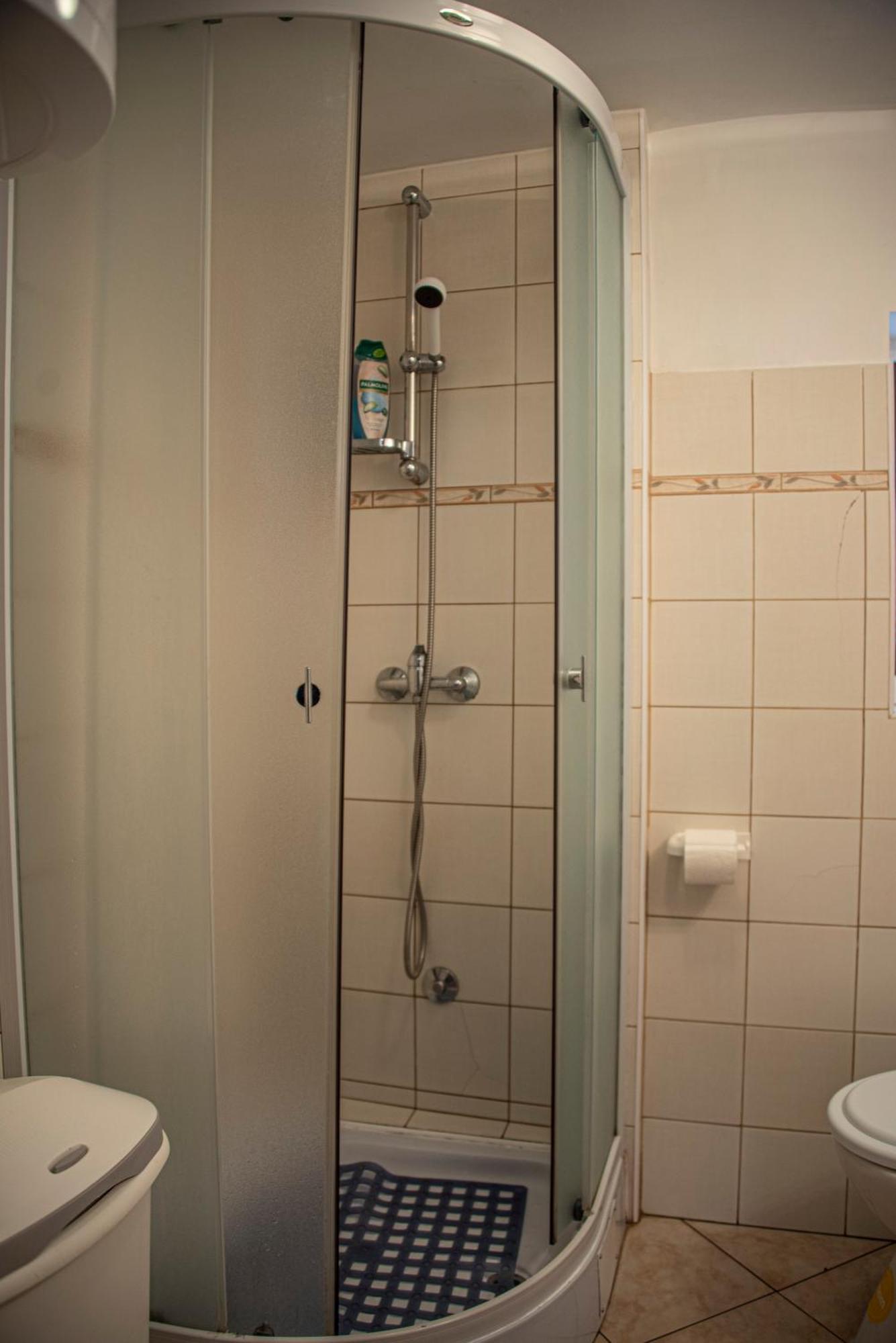 Apartman Nives Lubenice Exteriör bild